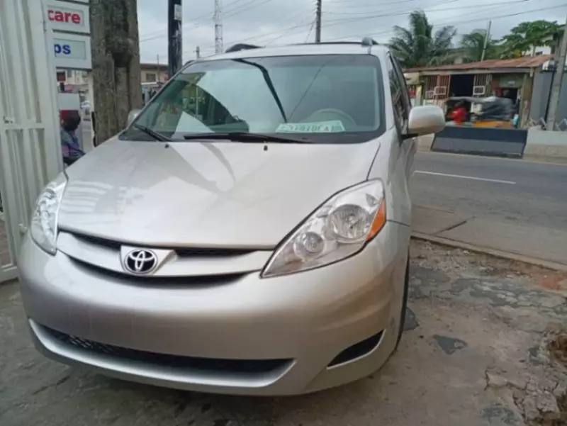 Toyota Sienna   - 2006