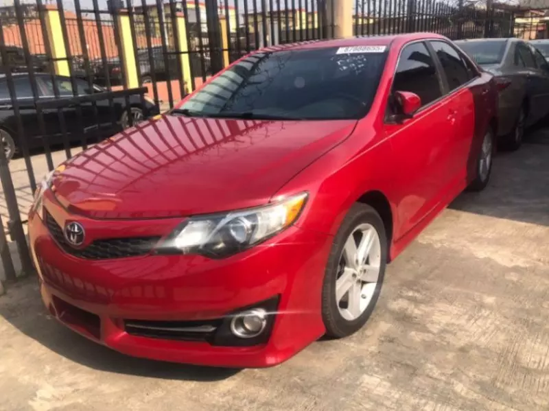 Toyota camry   - 2012