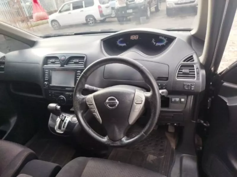Nissan Serena   - 2012