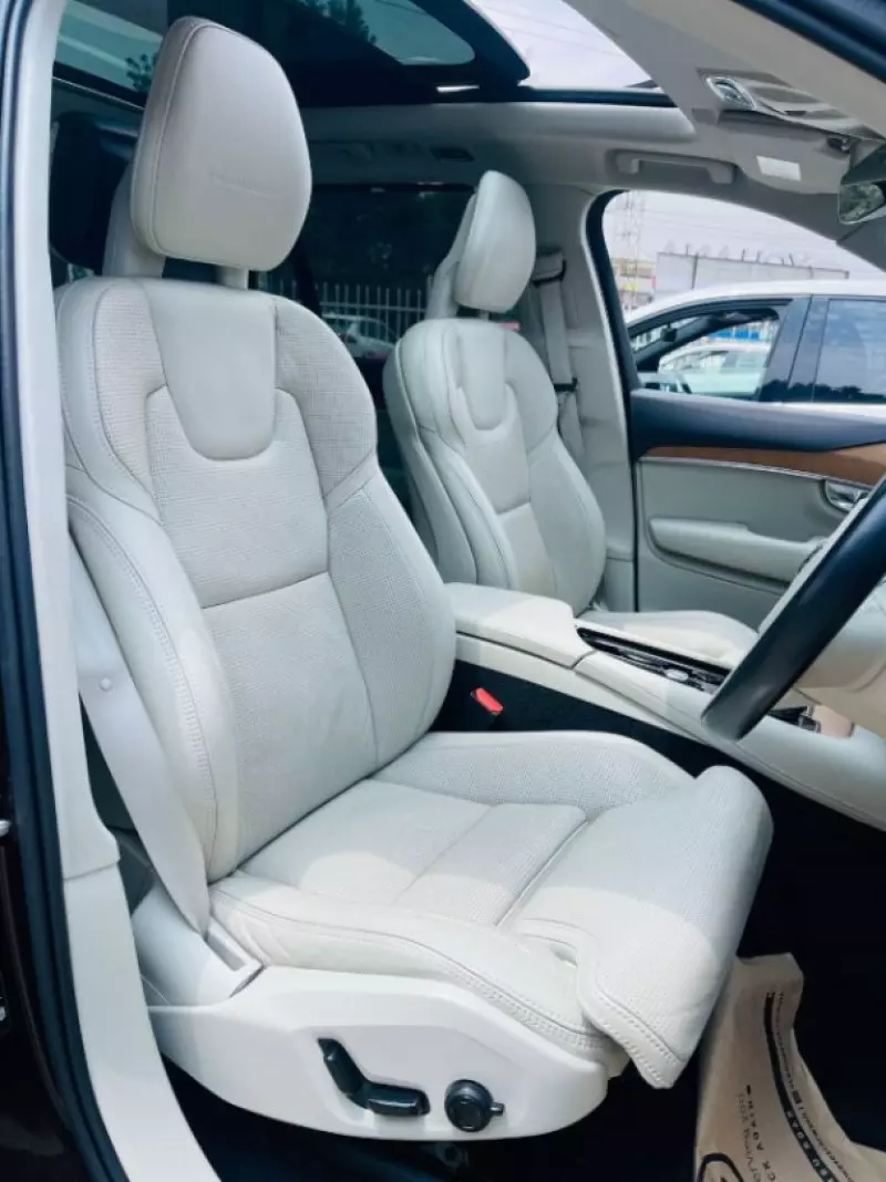 Volvo XC90   - 2018