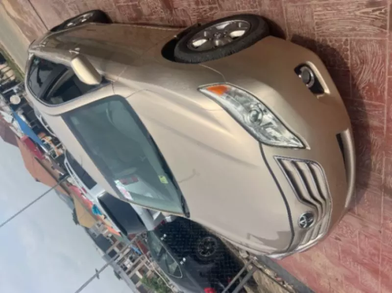 Toyota Camry   - 2010