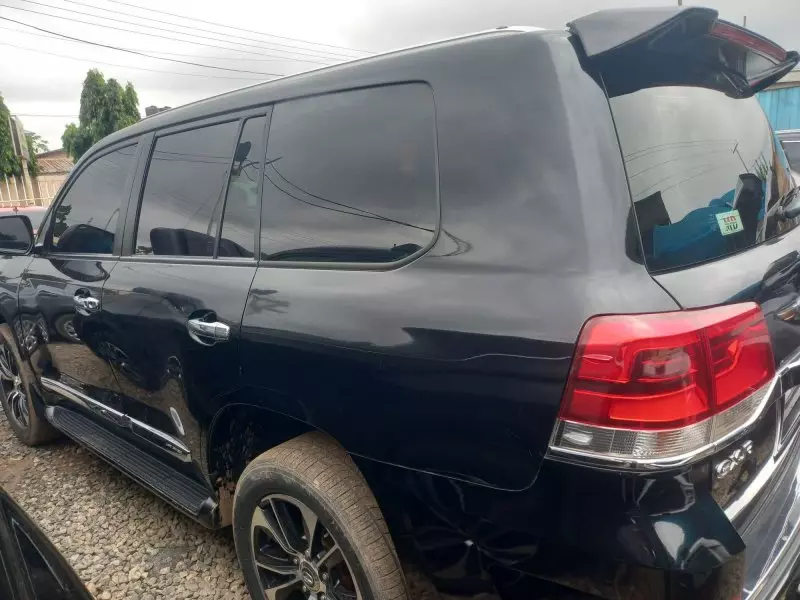 Toyota Land Cruiser   - 2011