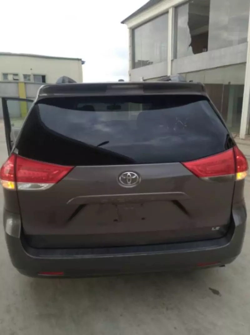 Toyota Sienna   - 2010