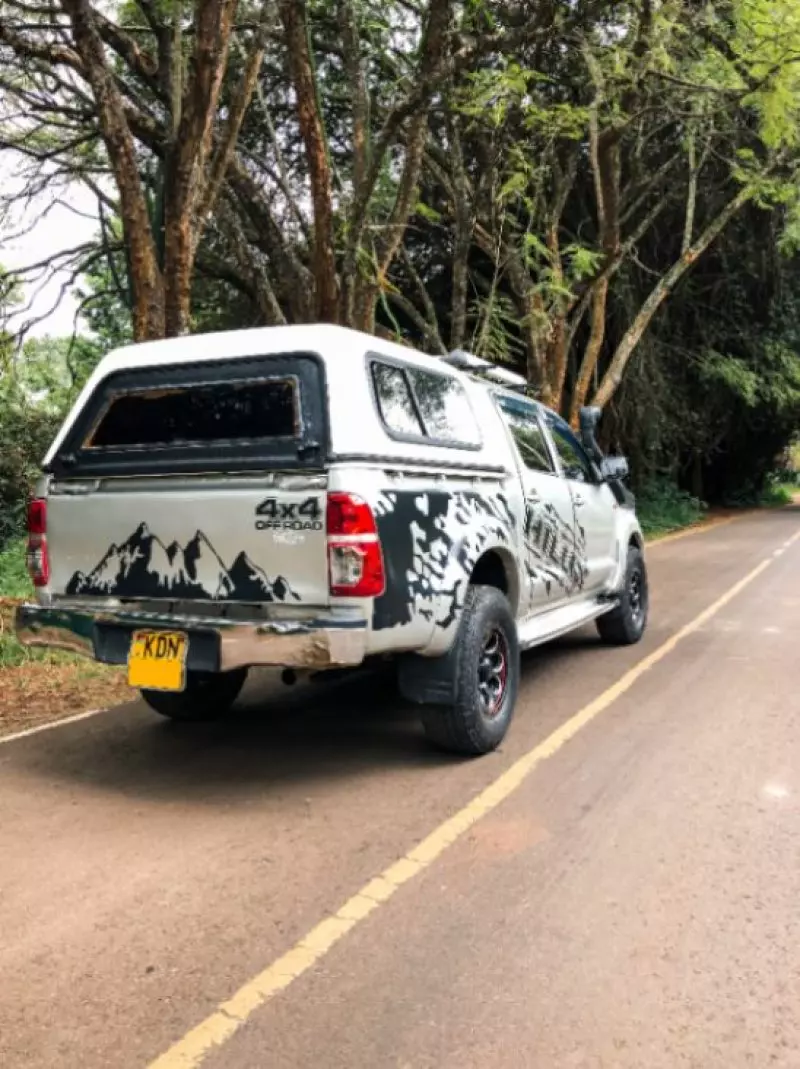 Toyota Hilux    - 2014