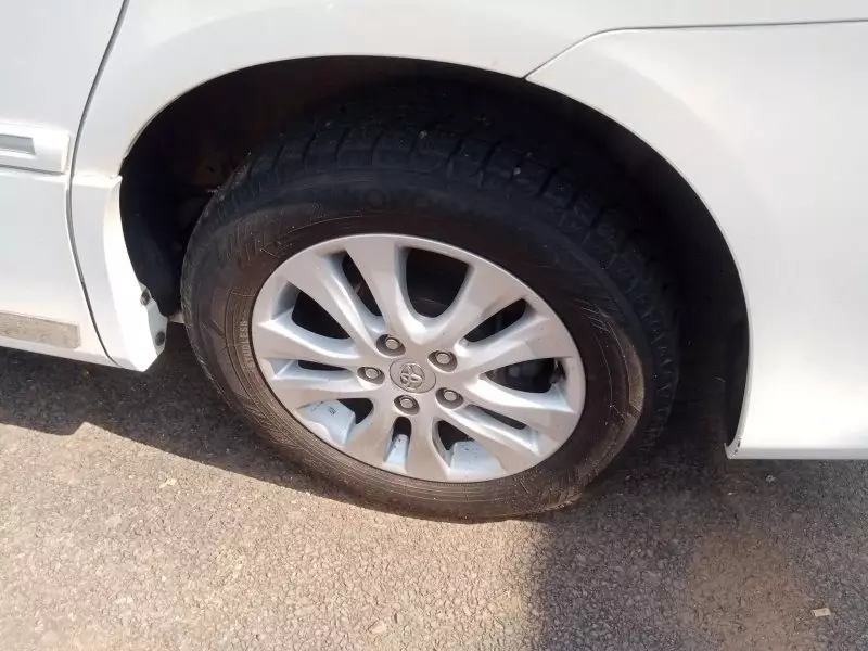 Toyota Noah   - 2012
