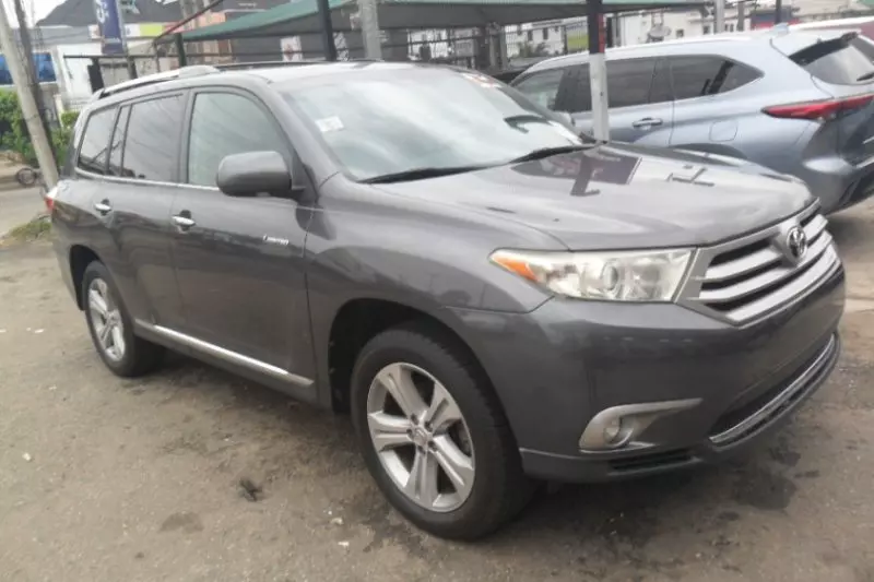 Toyota Highlander   - 2013