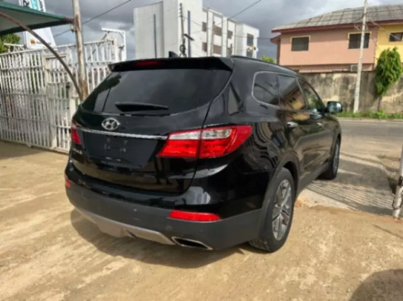 Hyundai Santa Fe   - 2014