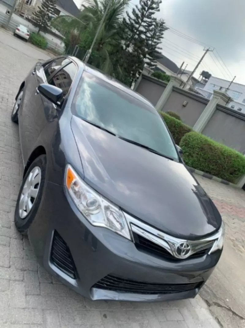 Toyota Camry   - 2013