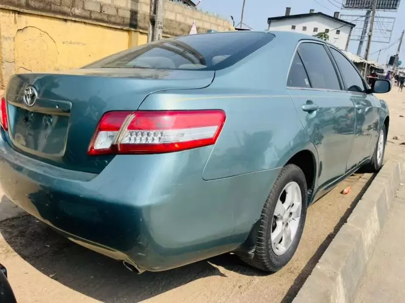 Toyota Camry   - 2011