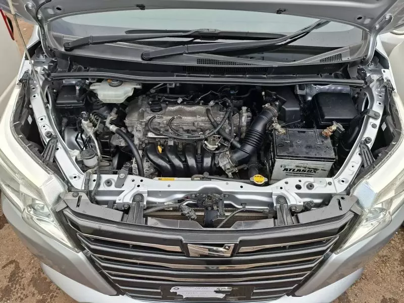 Toyota Noah   - 2014