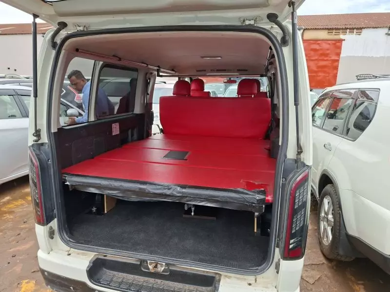 Toyota Hiace   - 2012