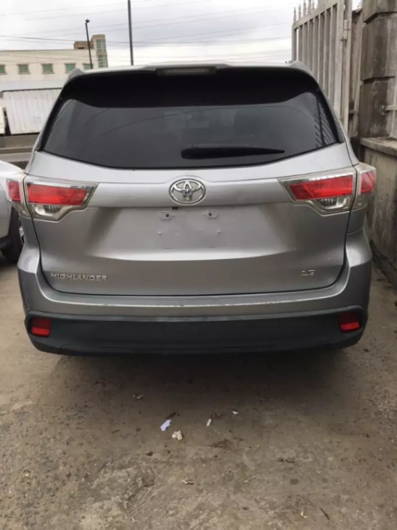 Toyota Highlander   - 2015