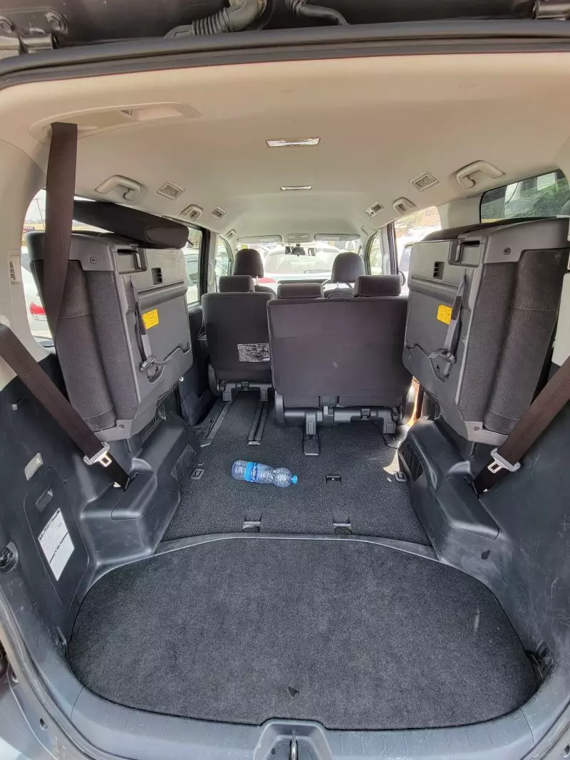 Toyota Noah   - 2011