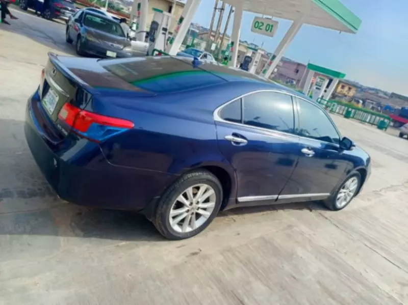 Lexus ES 350   - 2010
