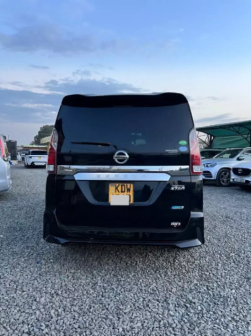 Nissan Serena   - 2018