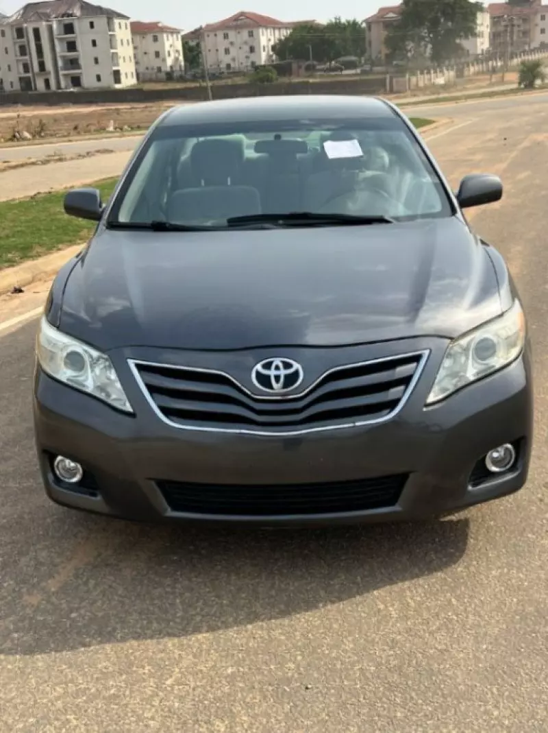 Toyota camry   - 2011
