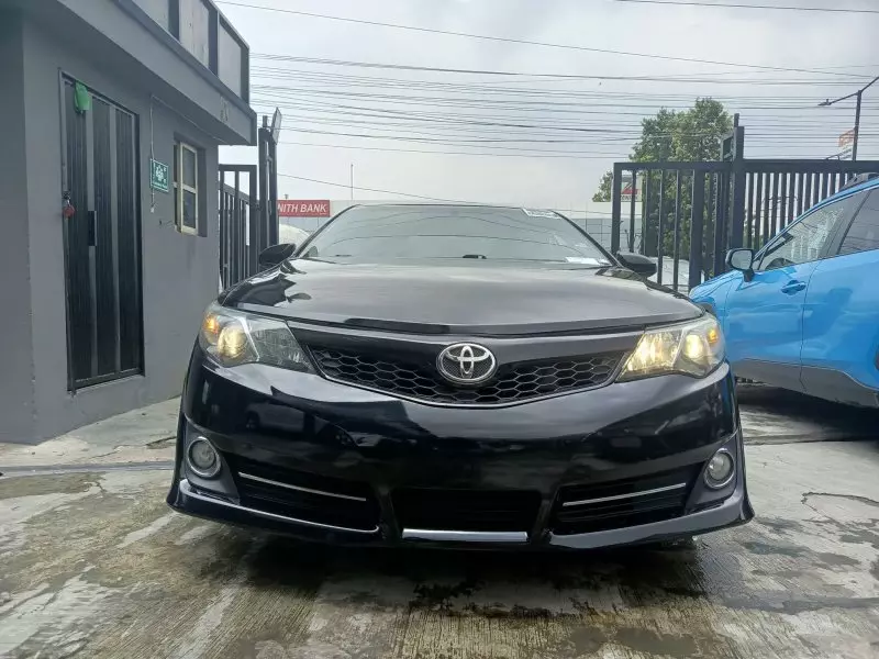 Toyota Camry   - 2013