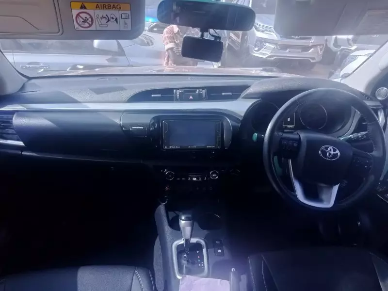 Toyota Hilux   - 2019