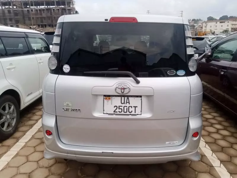 Toyota Sienta