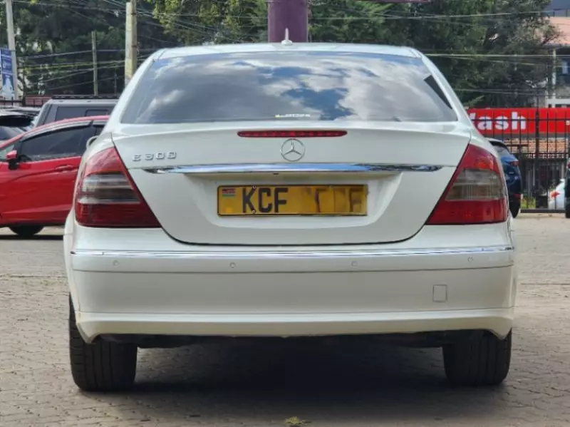 Mercedes-Benz E 300   - 2008