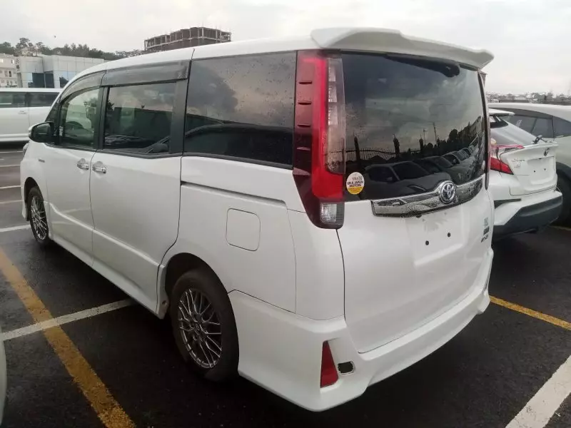 Toyota Noah Hybrid