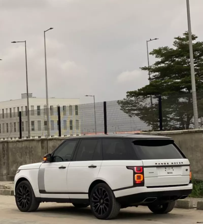 Land Rover Range Rover Vogue   - 2015