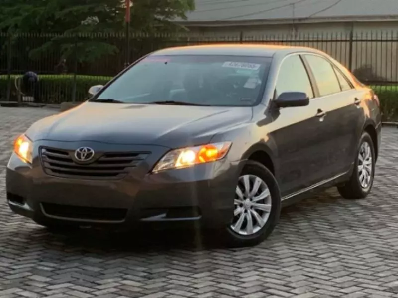 Toyota Camry   - 2009