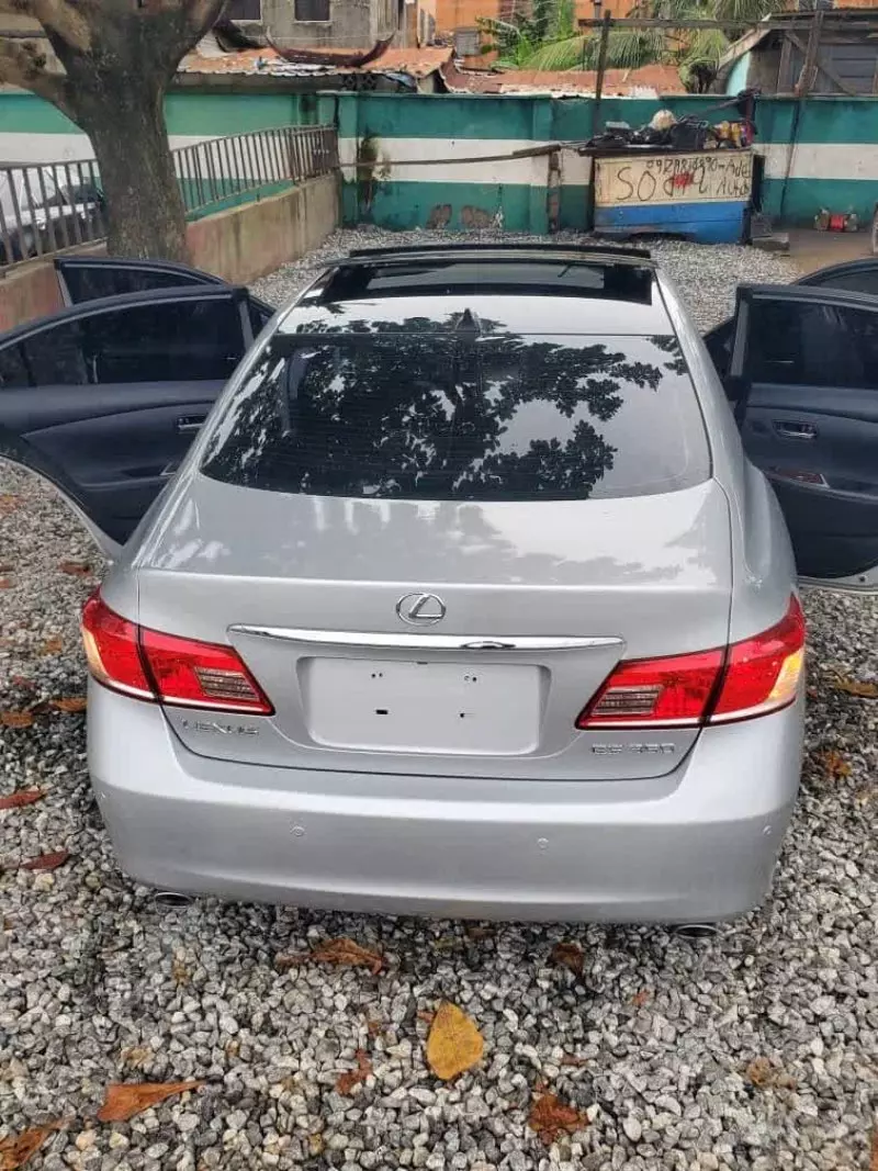 Lexus ES 350   - 2011