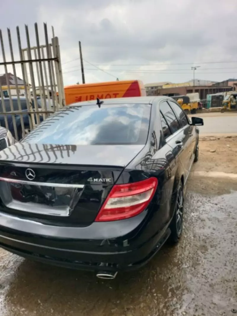 Mercedes-Benz C 300   - 2011