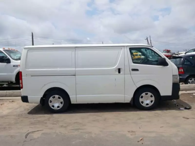 Toyota Hiace   - 2009