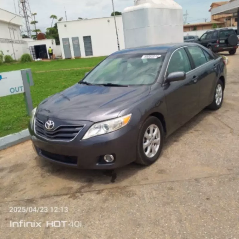 Toyota Camry   - 2011