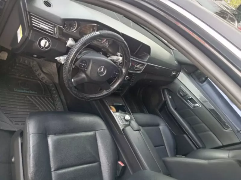 Mercedes-Benz E-Class   - 2010