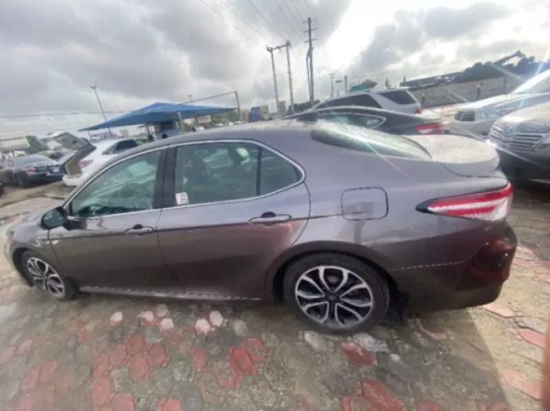 Toyota Camry   - 2018