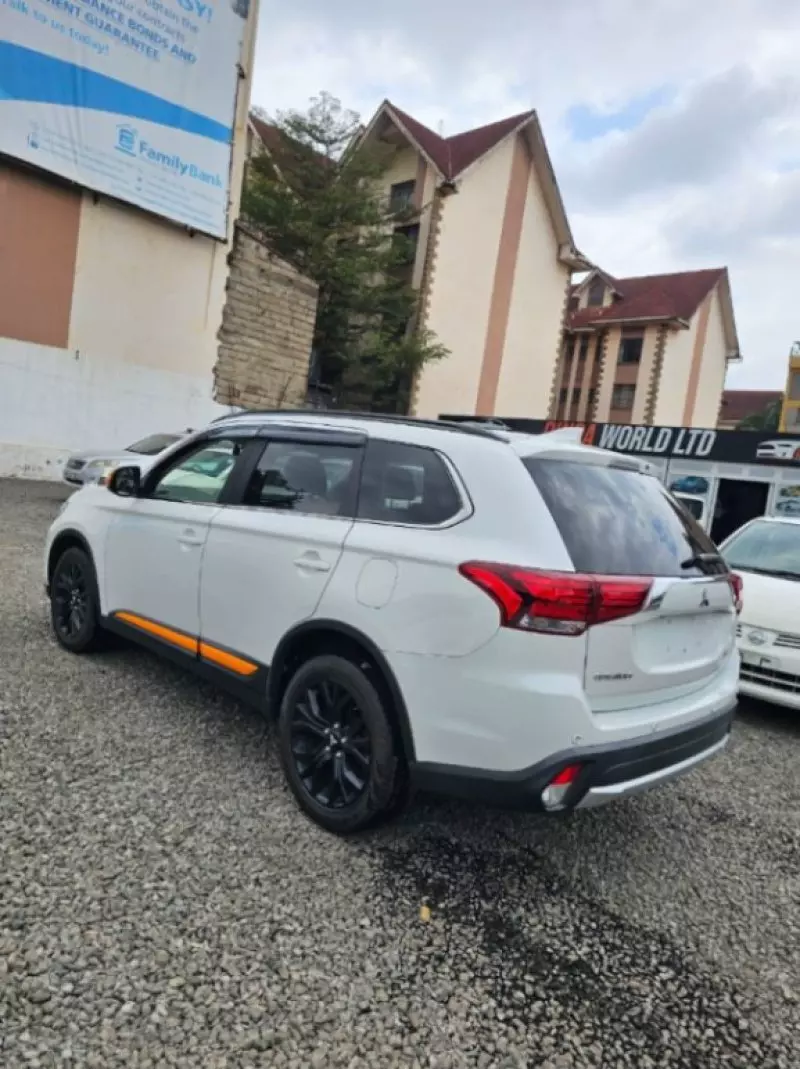 Mitsubishi OUTLANDER   - 2018