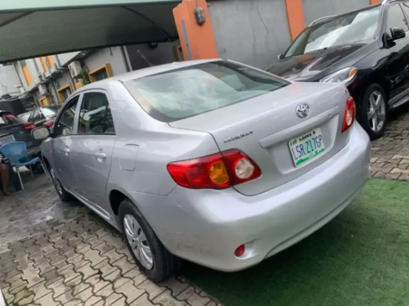 Toyota Corolla   - 2010