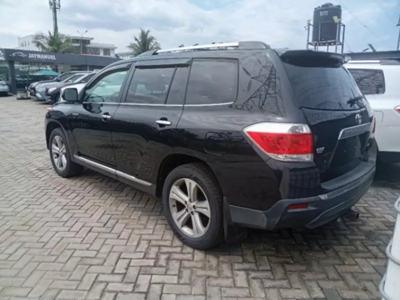 Toyota Highlander   - 2011
