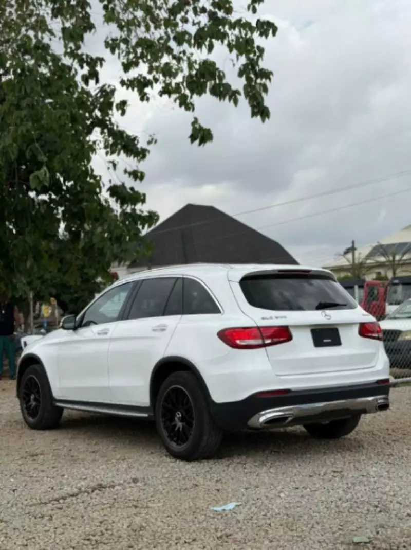 Mercedes-Benz GLC 300   - 2017
