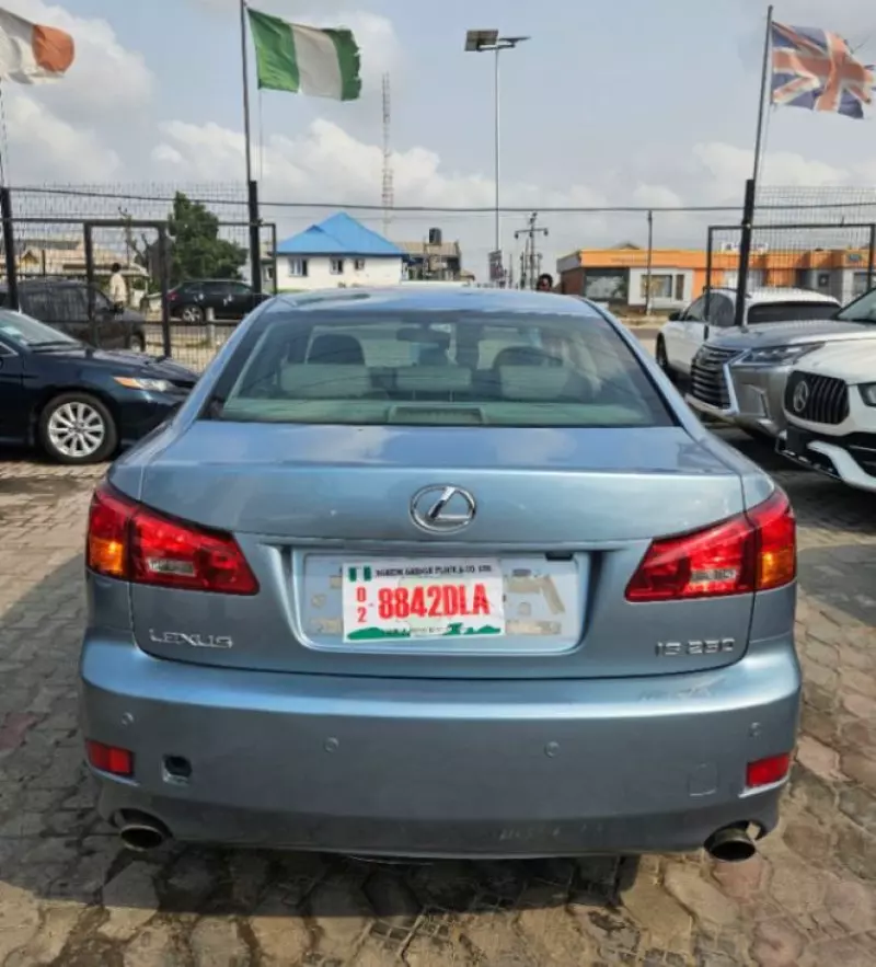 Lexus IS 250   - 2005