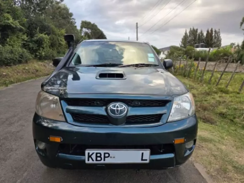 Toyota Hilux   - 2005