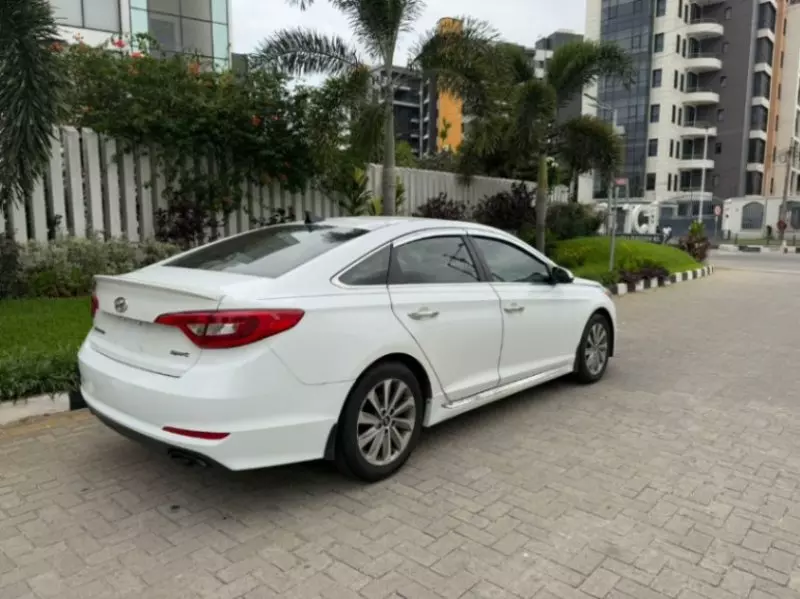 Hyundai Sonata   - 2016
