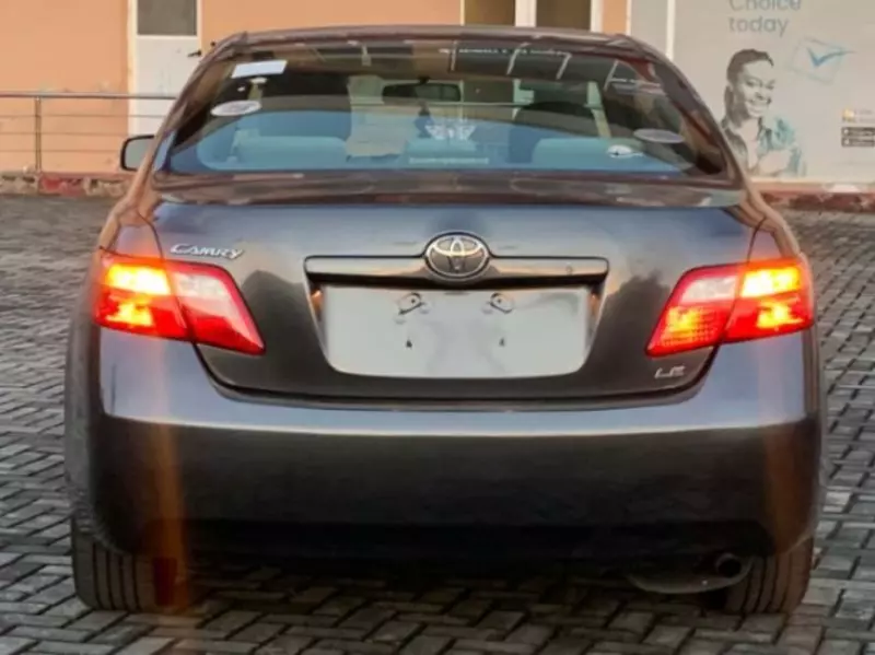 Toyota Camry   - 2009