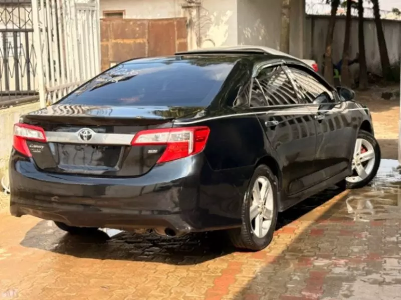 Toyota Camry   - 2012