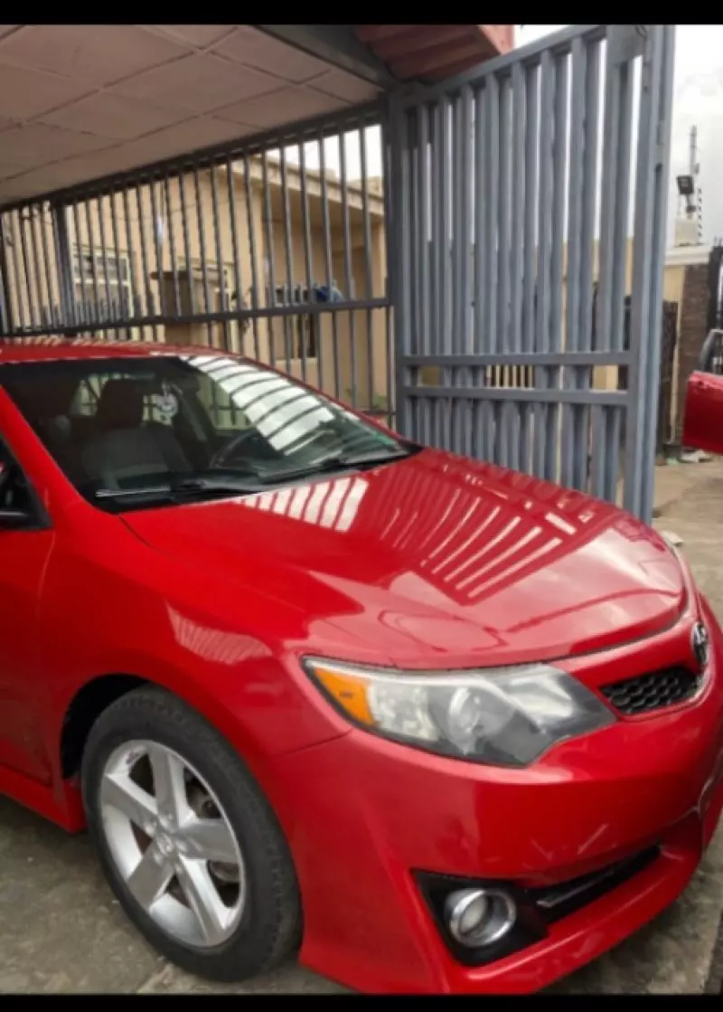 Toyota Camry   - 2012