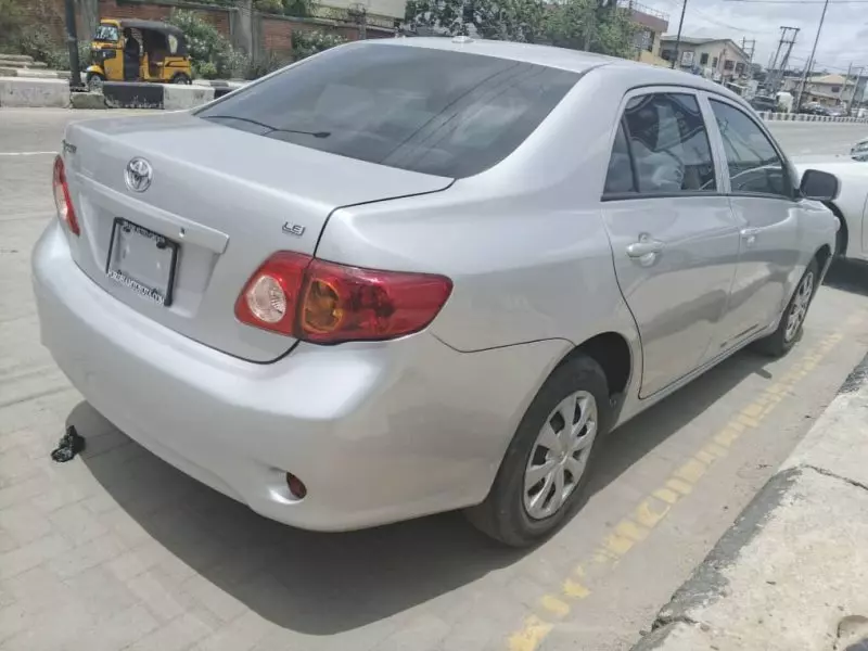 Toyota Corolla   - 2010