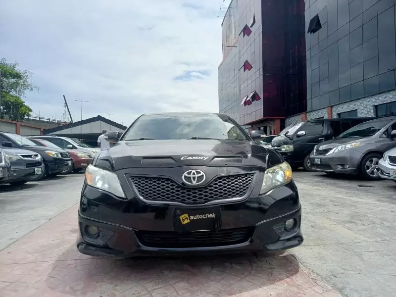 Toyota Camry   - 2011