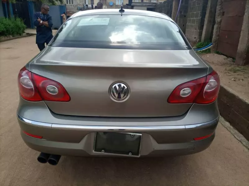Volkswagen Passat   - 2009