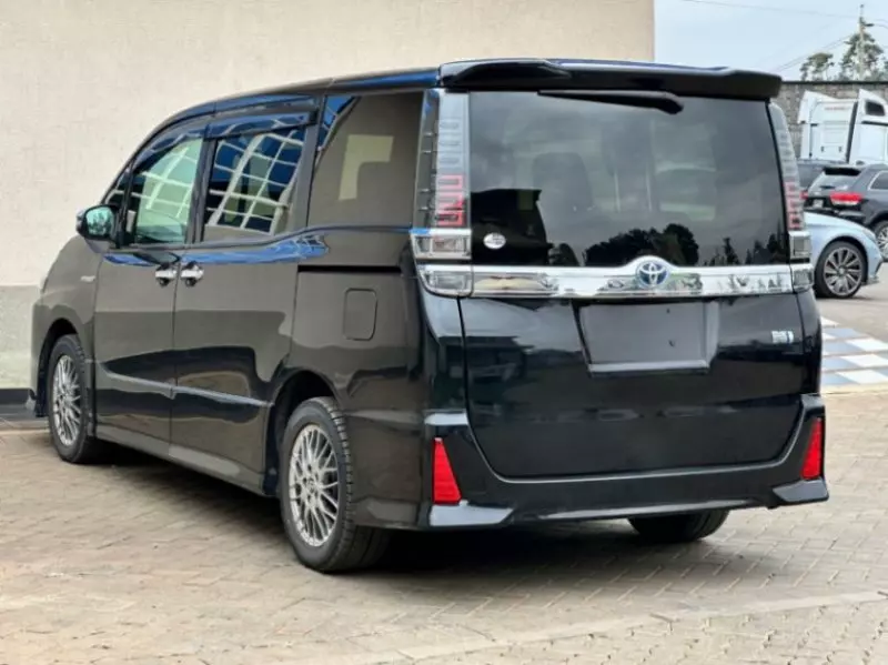 Toyota Voxy    - 2018