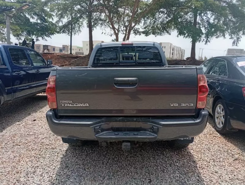 Toyota Tacoma   - 2009