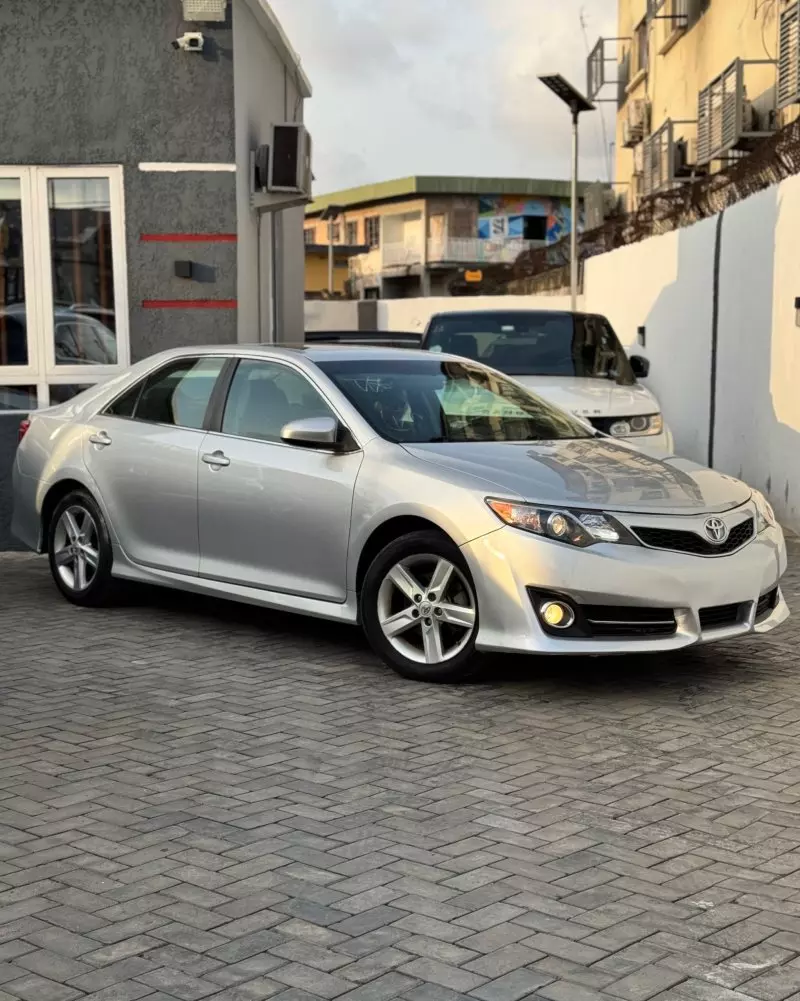 Toyota Camry   - 2013