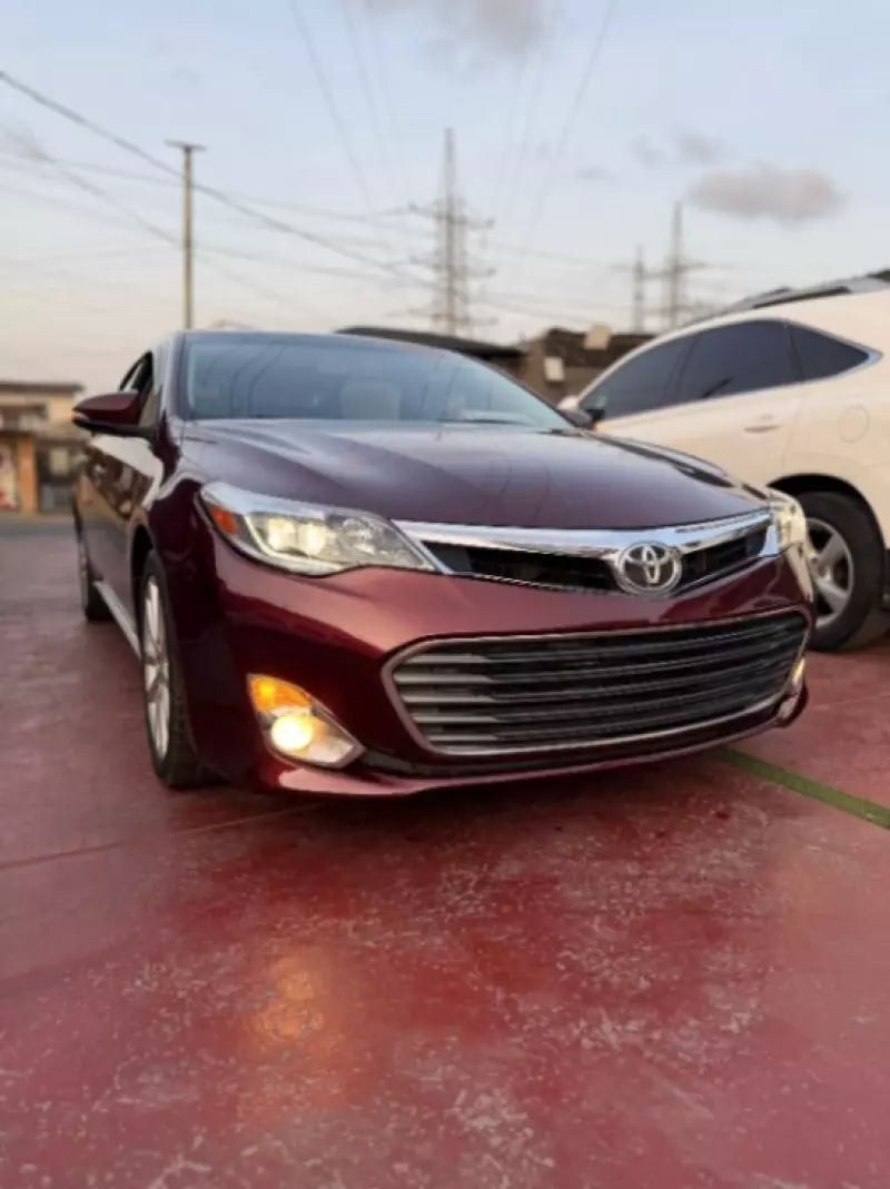 Toyota Avalon   - 2014